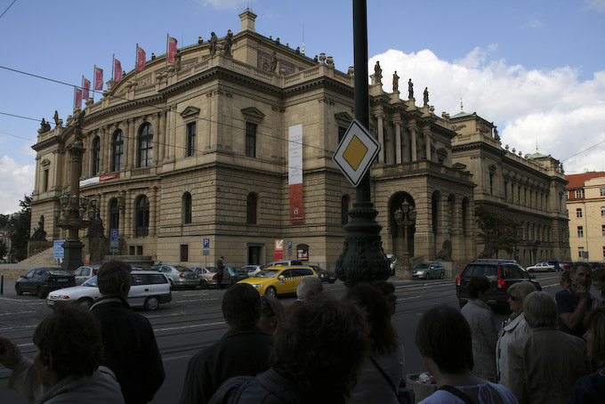 Pragreise (53 von 102).jpg - Das tschechische Nationaltheater auf dem Jan-Palach-Platz.